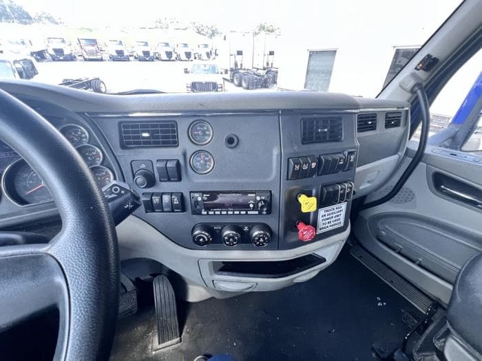 2022 Peterbilt 579 — photo 9
