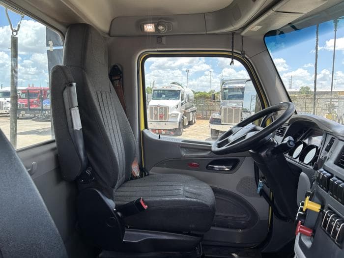 2021 Peterbilt 579 — photo 24
