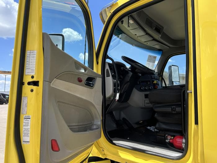 2021 Peterbilt 579 — photo 25