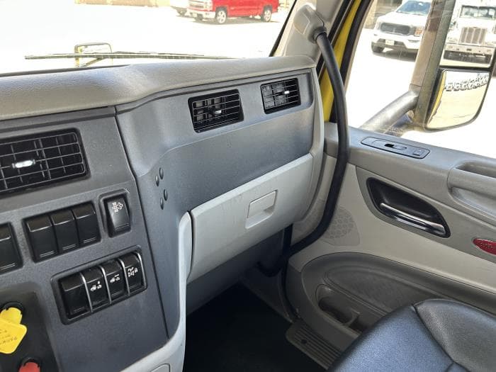 2021 Peterbilt 579 — photo 29