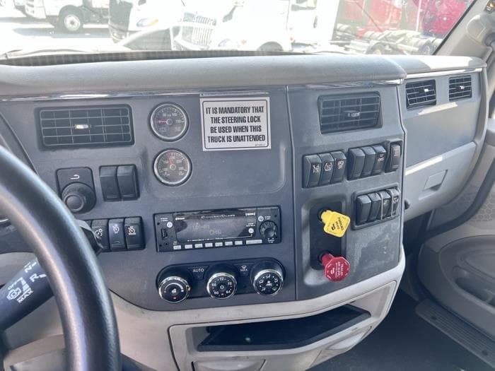 2022 Peterbilt 579 — photo 8