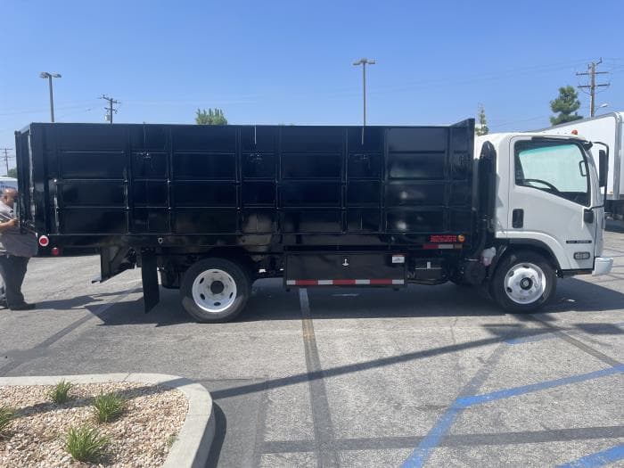 2025 Isuzu NRR — photo 7