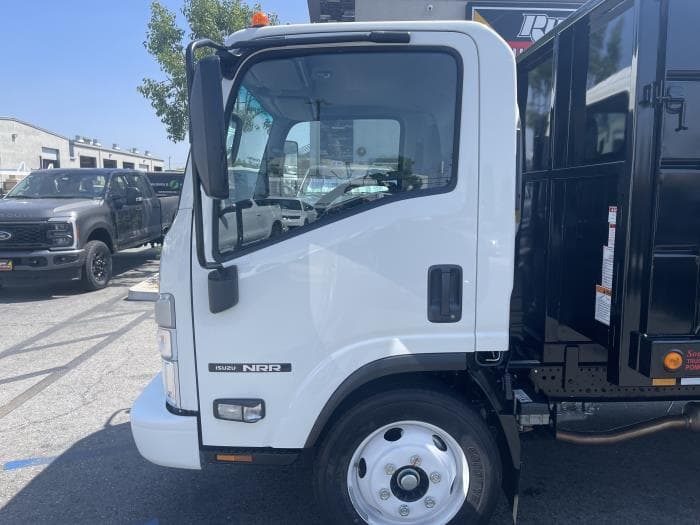 2025 Isuzu NRR — photo 13