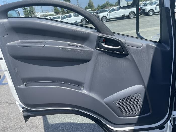 2025 Isuzu NRR — photo 15