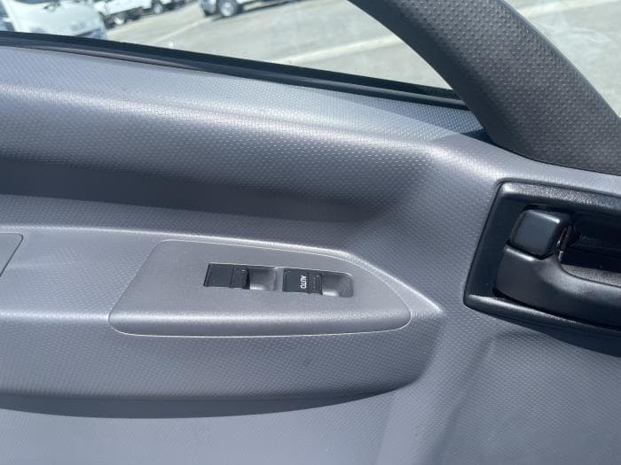 2025 Isuzu NRR — photo 16