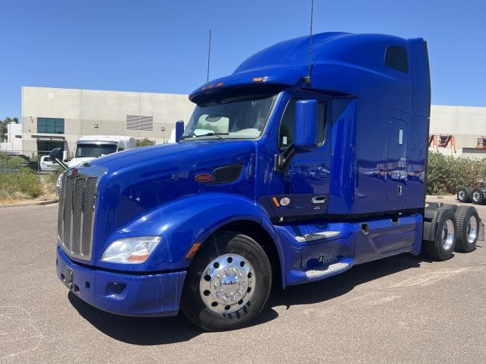 2022 Peterbilt 579 — photo 2