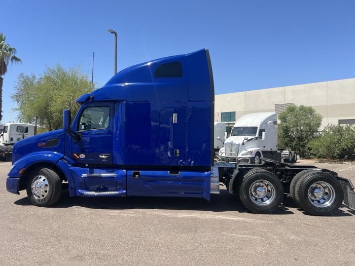 2022 Peterbilt 579 — photo 8