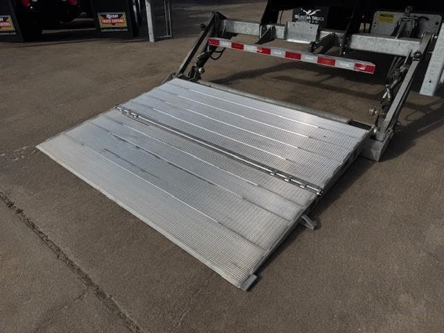 2026 Isuzu FTR — photo 6