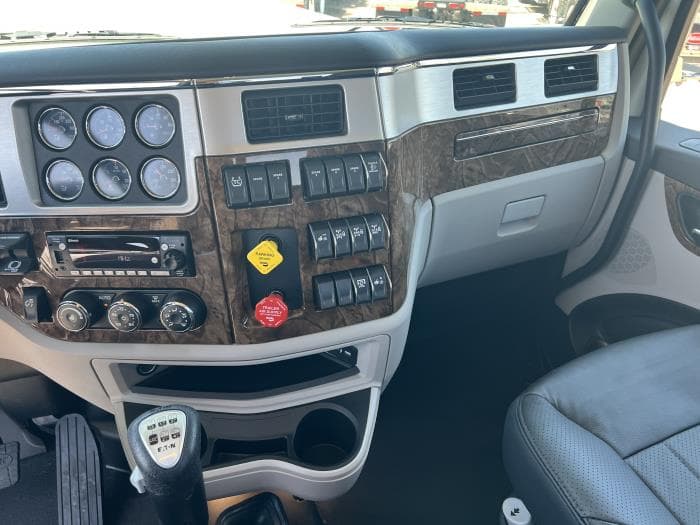 2026 Peterbilt 589 — photo 13