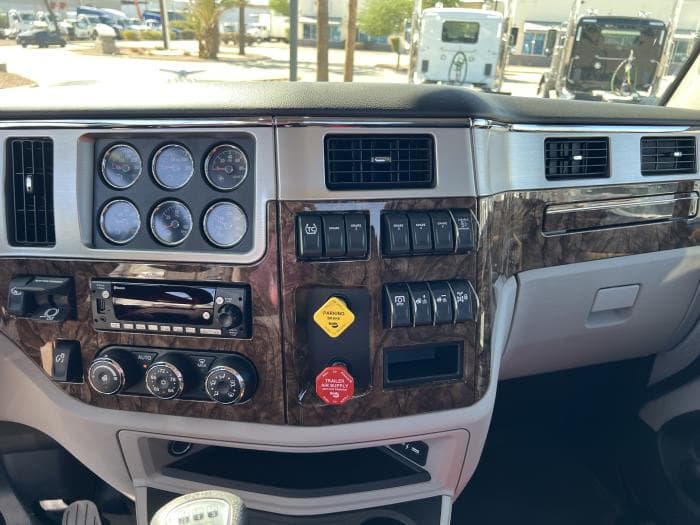 2026 Peterbilt 589 — photo 17