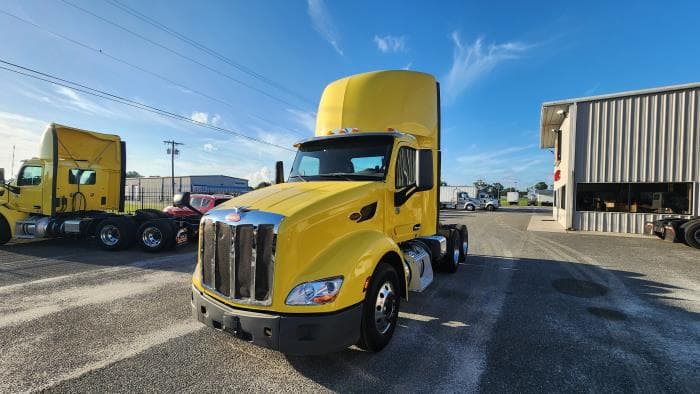 2021 Peterbilt 579 — photo 2