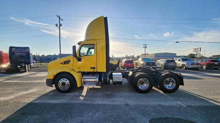 2021 Peterbilt 579 — photo 3