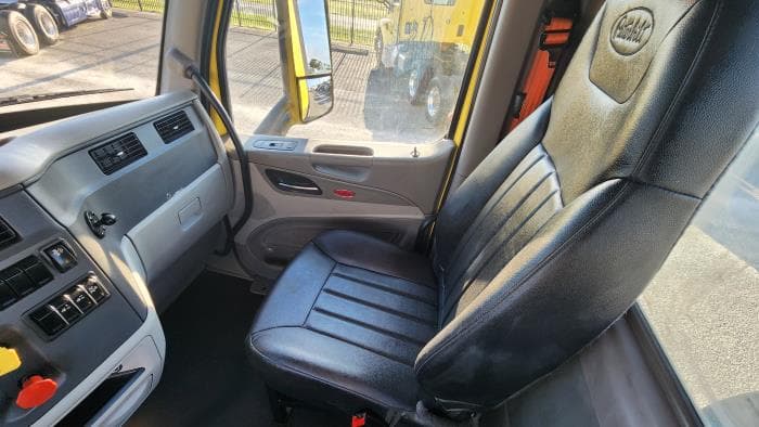 2021 Peterbilt 579 — photo 12
