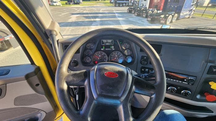 2021 Peterbilt 579 — photo 15