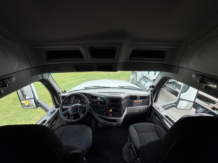 2022 Peterbilt 579 — photo 15