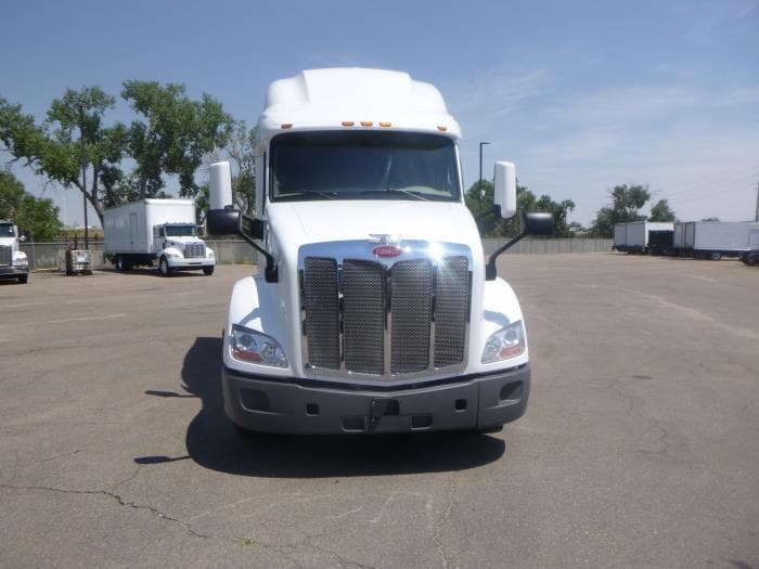 2021 Peterbilt 579 — photo 4