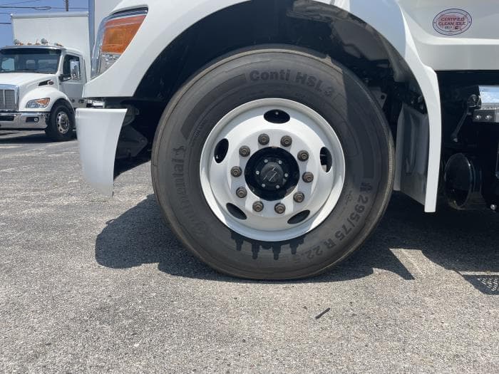 2025 Peterbilt 536 — photo 9