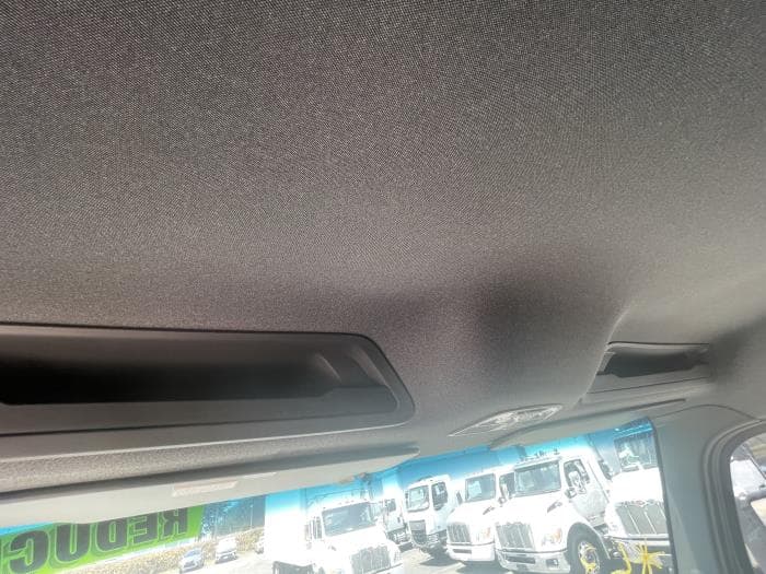 2025 Peterbilt 536 — photo 17