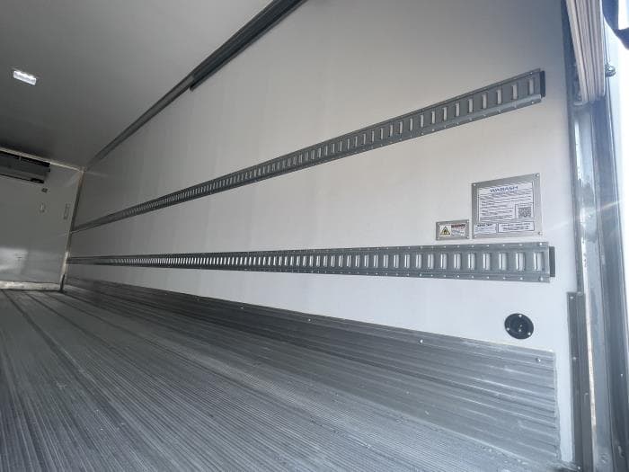 2025 Peterbilt 536 — photo 25