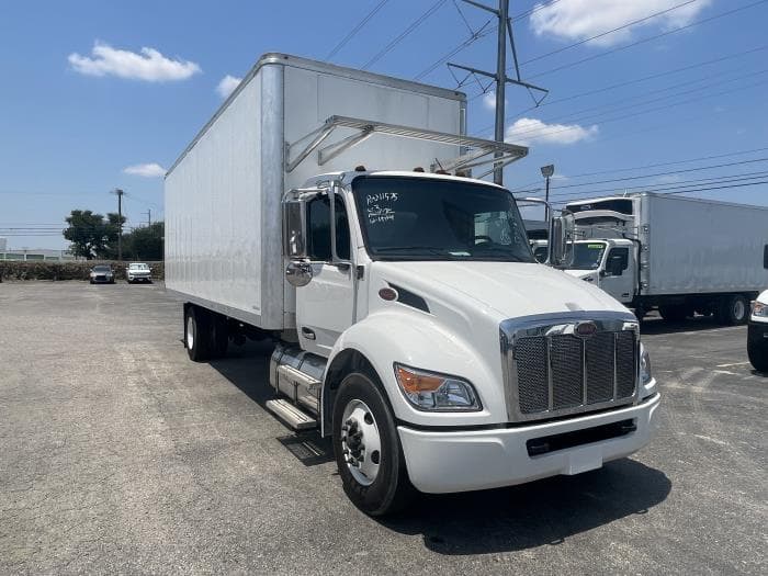 2025 Peterbilt 536 — photo 9