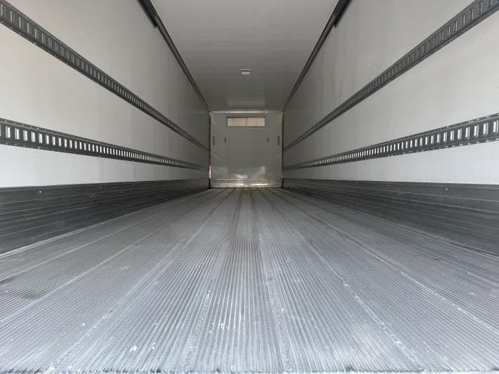 2025 Peterbilt 536 — photo 16