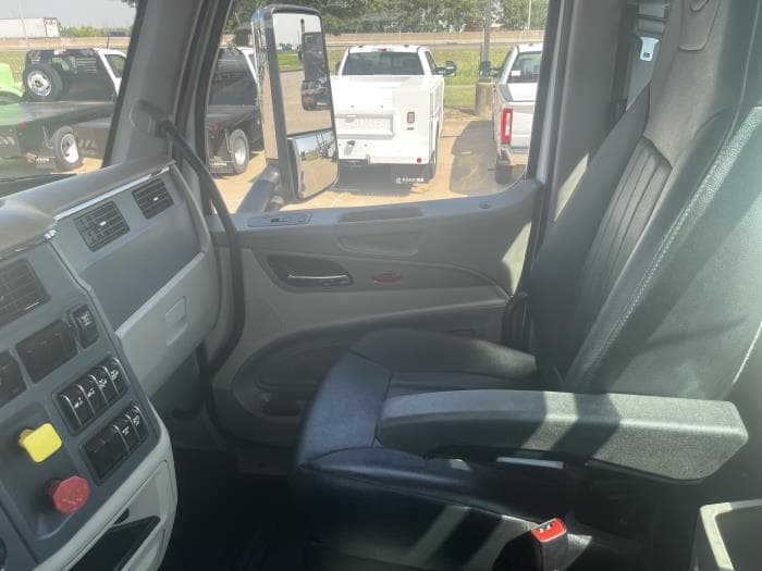 2022 Peterbilt 567 — photo 18