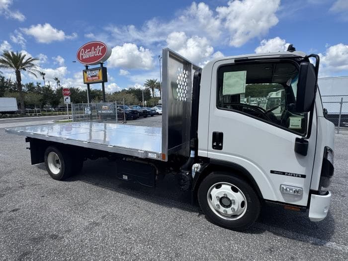 2025 Isuzu NRR — photo 7