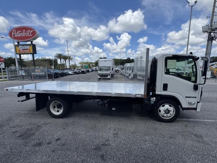 2025 Isuzu NRR — photo 6