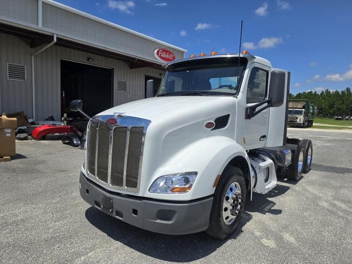 2021 Peterbilt 579 — photo 2