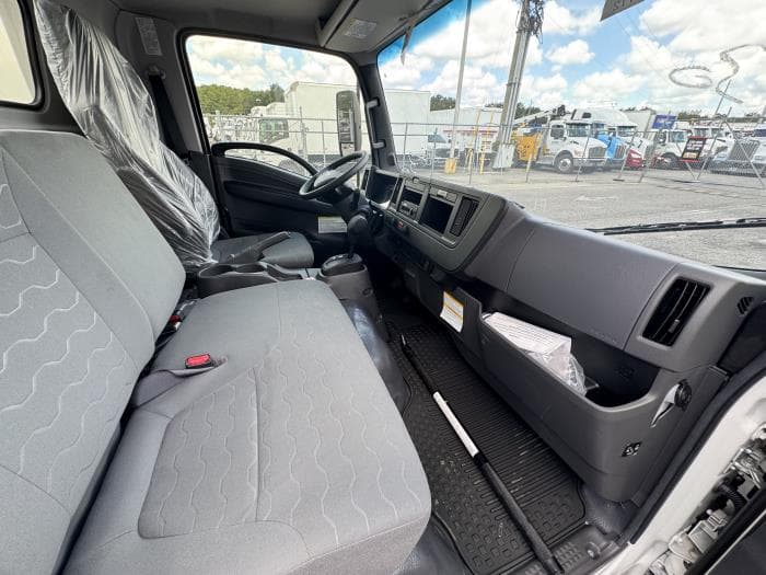 2025 Isuzu NRR — photo 12