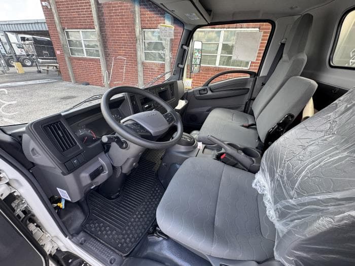 2025 Isuzu NRR — photo 13