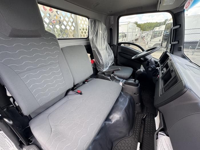 2025 Isuzu NRR — photo 15