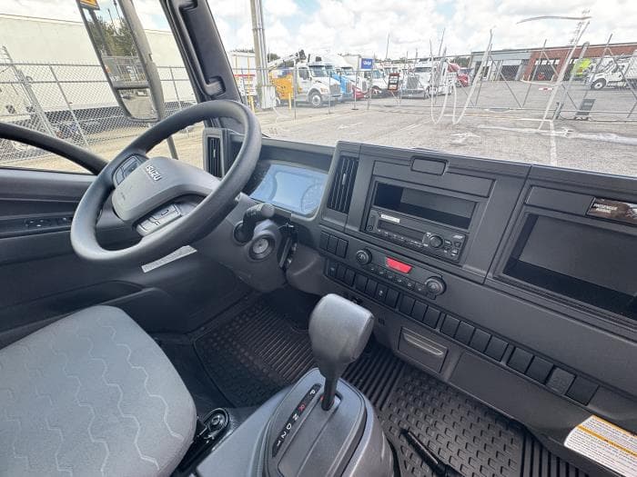2025 Isuzu NRR — photo 16