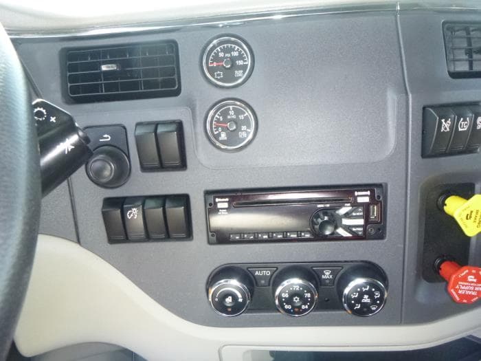 2021 Peterbilt 579 — photo 18