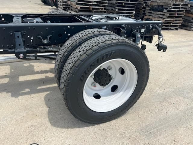 2025 Isuzu NRR — photo 8