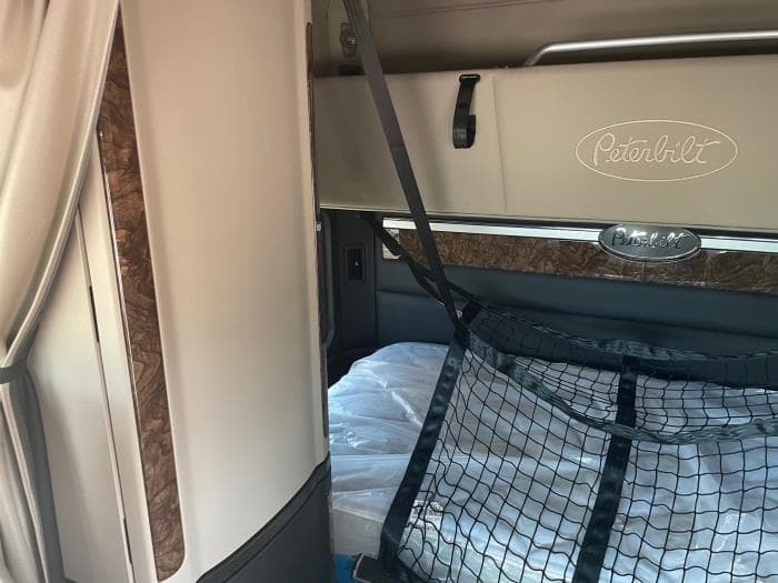 2026 Peterbilt 589 — photo 8