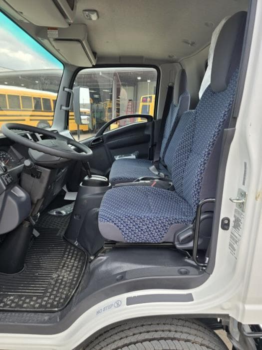 2025 Isuzu NRR — photo 2