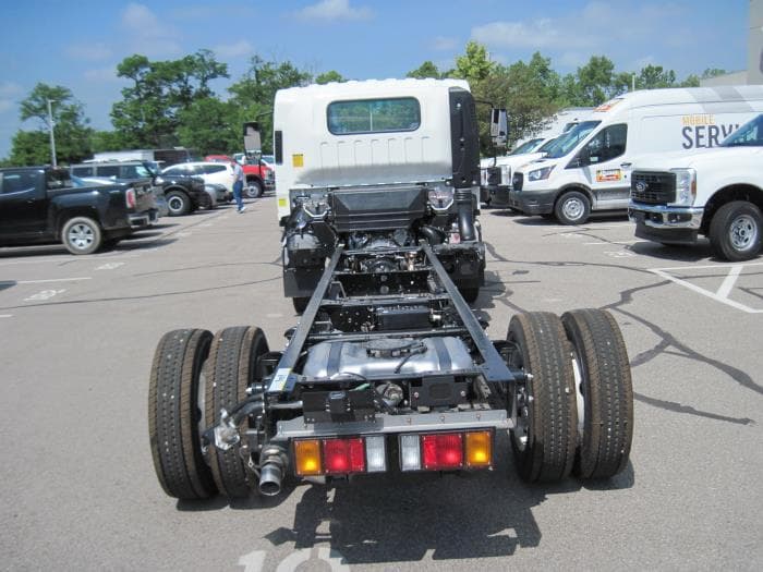 2025 Isuzu NRR — photo 3