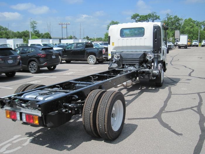 2025 Isuzu NRR — photo 4