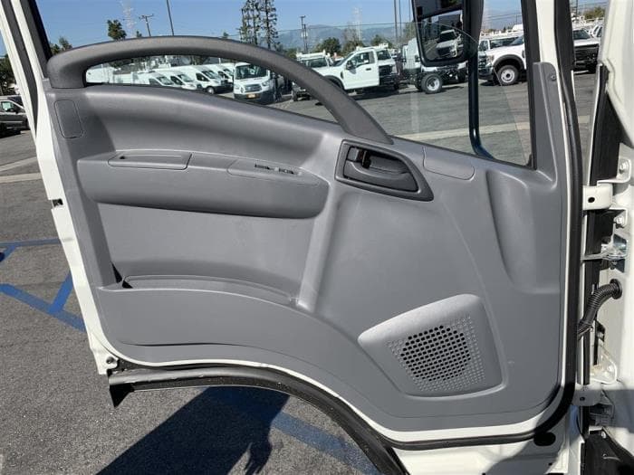 2025 Isuzu NRR — photo 11