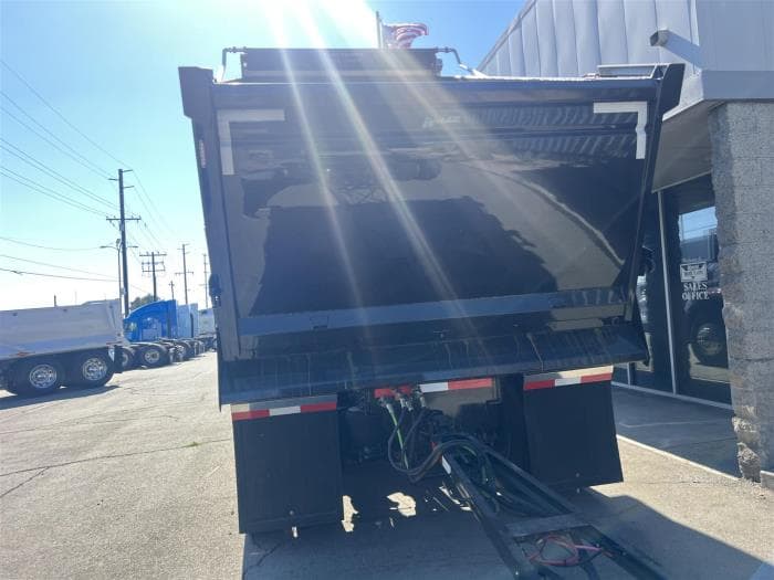 2025 Peterbilt 579 — photo 9