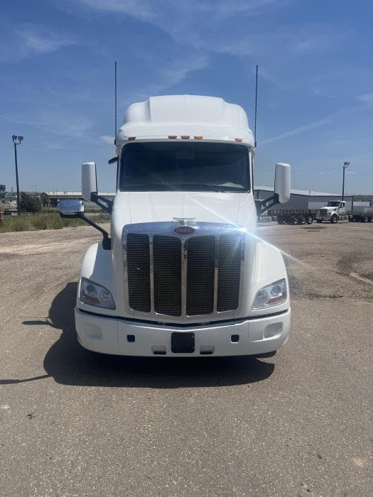 2022 Peterbilt 579 — photo 3