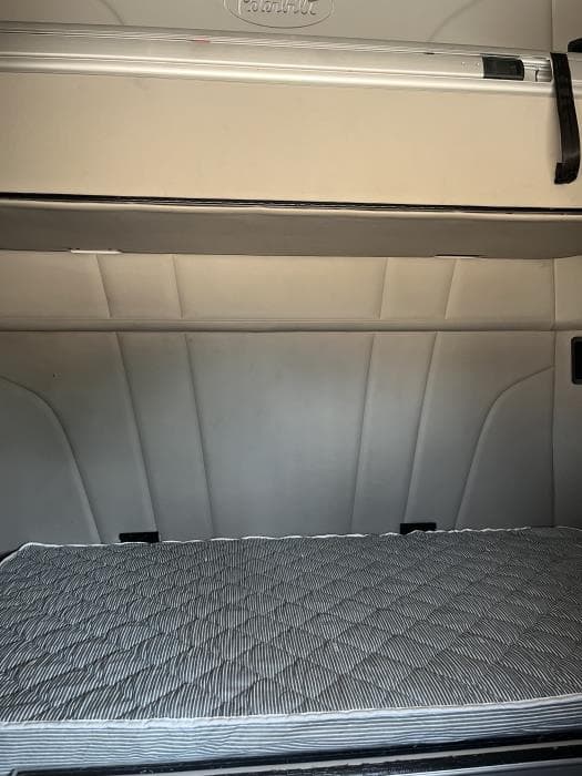 2022 Peterbilt 579 — photo 10