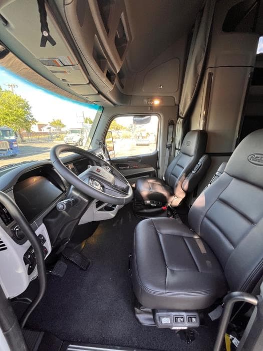 2026 Peterbilt 579 — photo 14