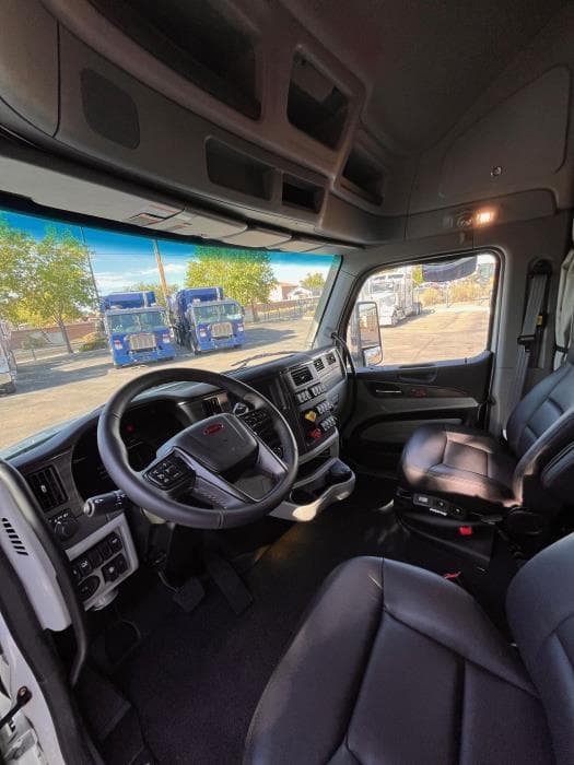 2026 Peterbilt 579 — photo 15