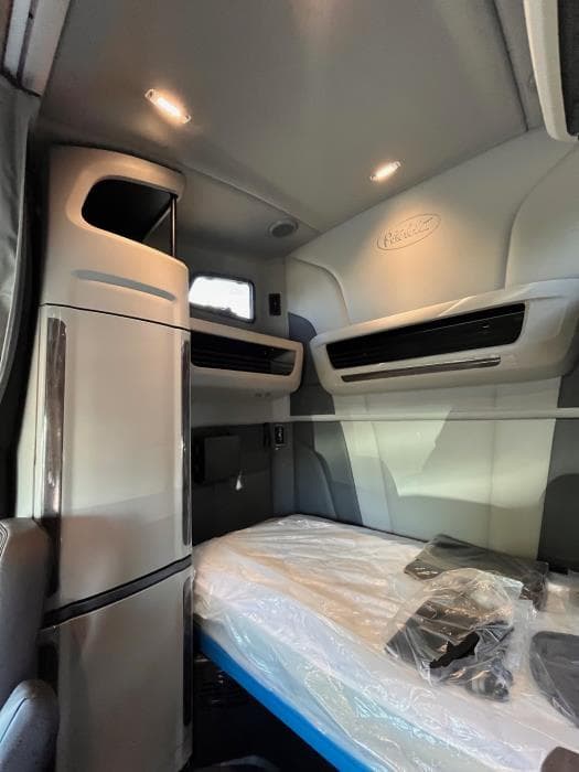 2026 Peterbilt 579 — photo 16