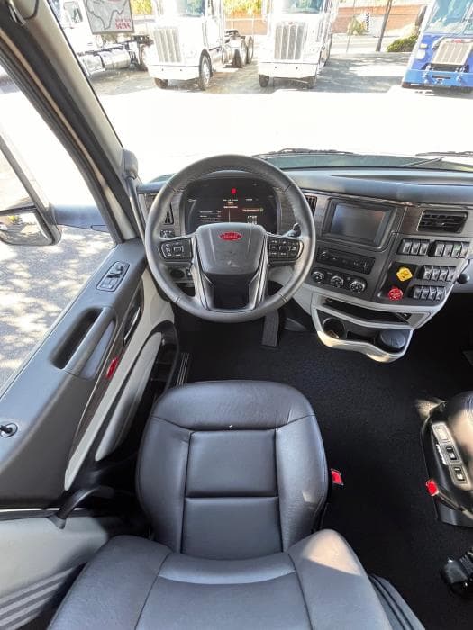 2026 Peterbilt 579 — photo 22