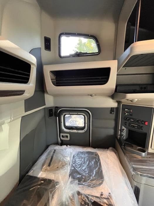 2026 Peterbilt 579 — photo 24