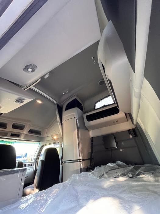 2026 Peterbilt 579 — photo 28