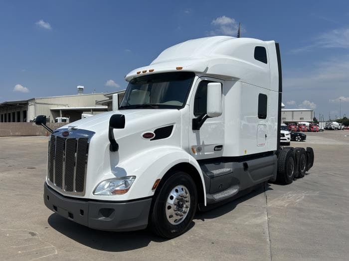 2021 Peterbilt 579 — photo 2